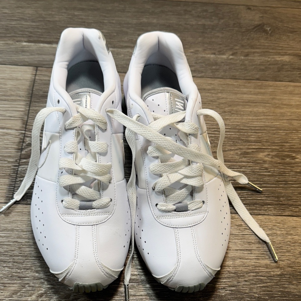 White Women’s Athletic Sneakers - Classic Low-Top